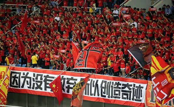 但是加纳主帅克里斯-休顿热切希望他的所有队员都能按时回国家队报道。
